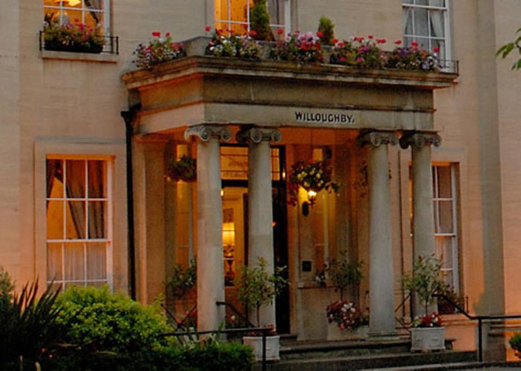 Willoughby House Hotel & Apartments Cheltenham Exterior photo